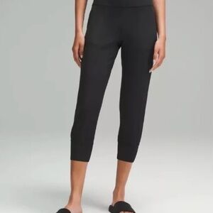Lululemon Black Align Joggers Cropped